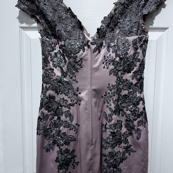 NWT La Femme - 21683 Lace Embellished Cocktail Dress size
8 / Champagne/Gray - Picture 7 of 11